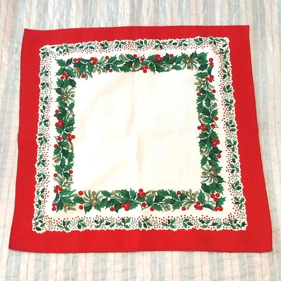 Lot Of 6+1 Bonus Christmas Cloth Napkins 16x16 Holly White Red Green - Picture 2 of 3